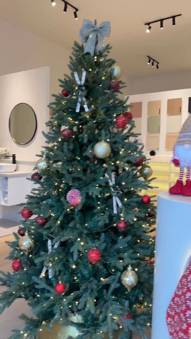 Post 8 by Mayfair Wrapping on Instagram (video)
