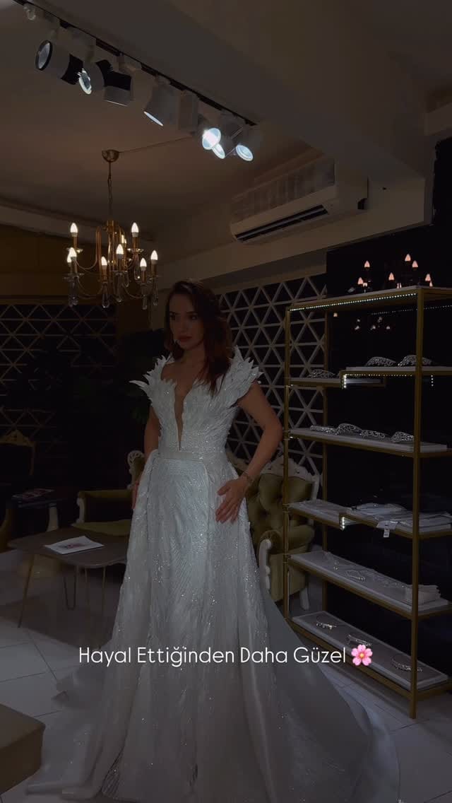 Post 7 by BY BEYAZ WEDDİNG | Wedding Dress | Gelinlik on Instagram (video)
