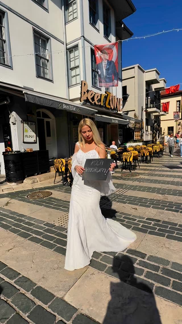 Post 10 by BY BEYAZ WEDDİNG | Wedding Dress | Gelinlik on Instagram (video)