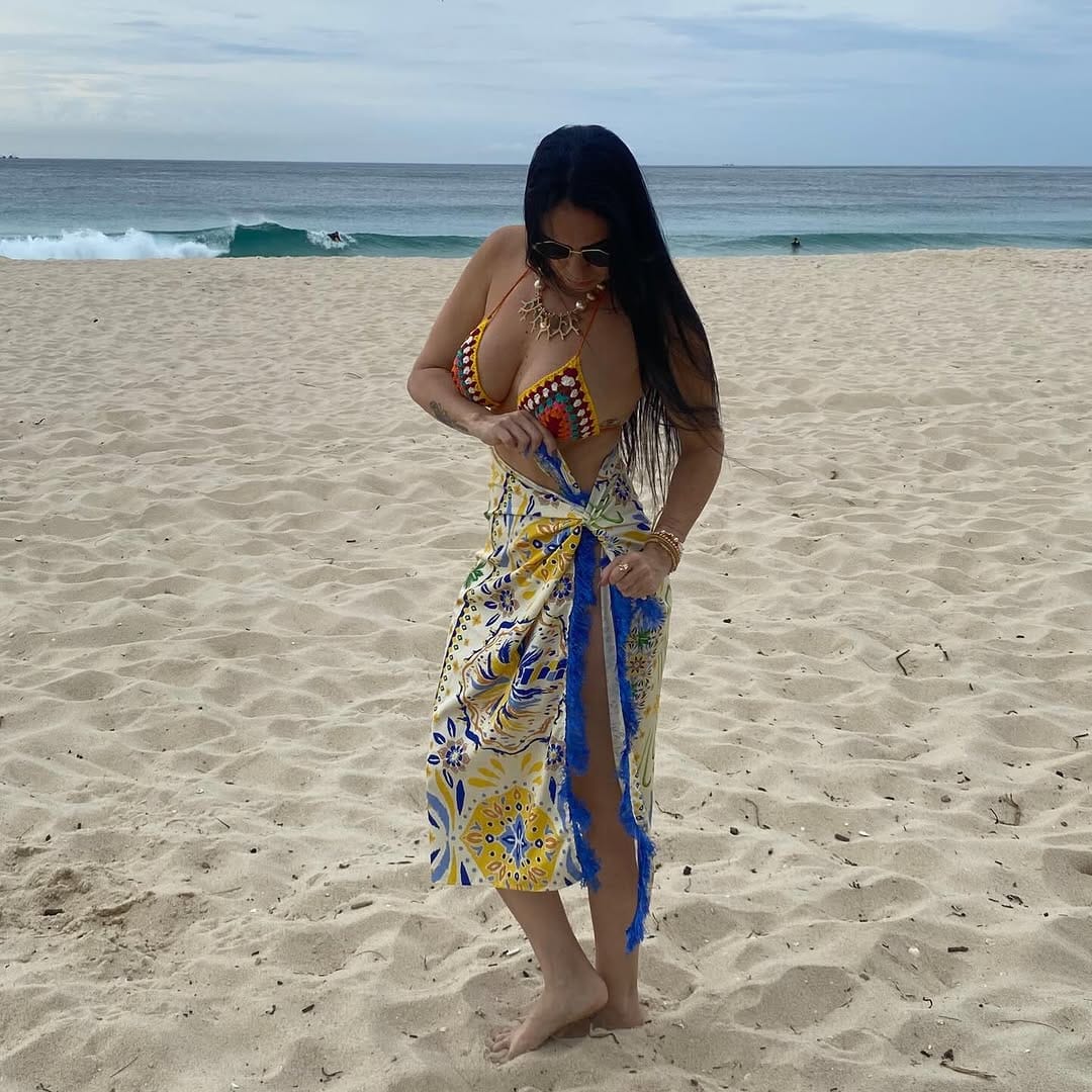 Post 4 by ♡ Vivi ♡ on Instagram (carousel)