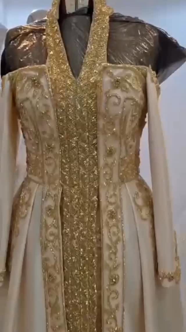 Post 9 by Elamode Haute Couture on Instagram (video)