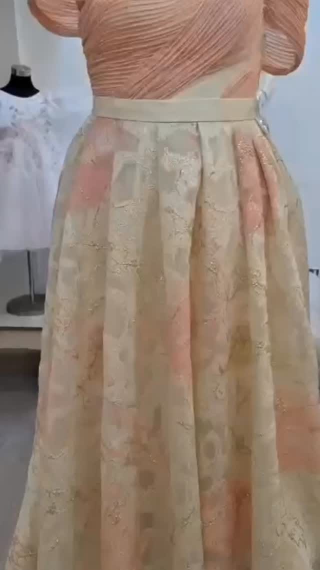 Post 4 by Elamode Haute Couture on Instagram (video)