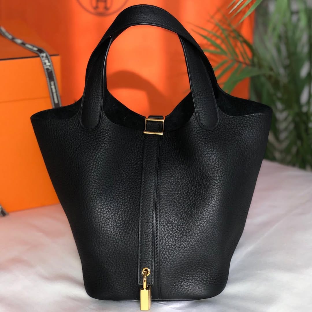 Post 10 by @the.royalbags on Instagram (image)