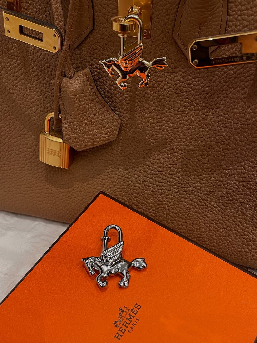 Post 2 by @the.royalbags on Instagram (image)