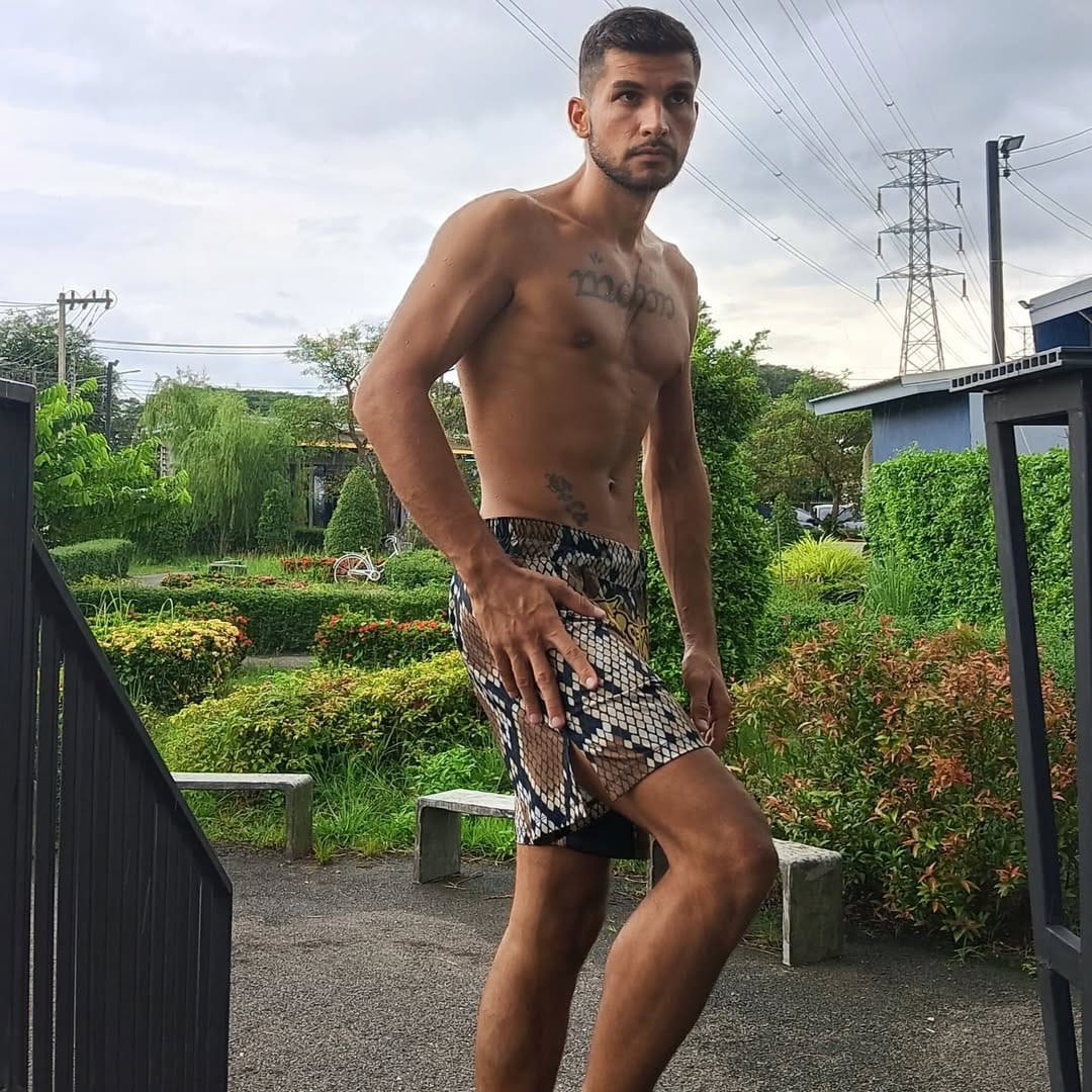 Post 6 by @mahmuttattli on Instagram (carousel)