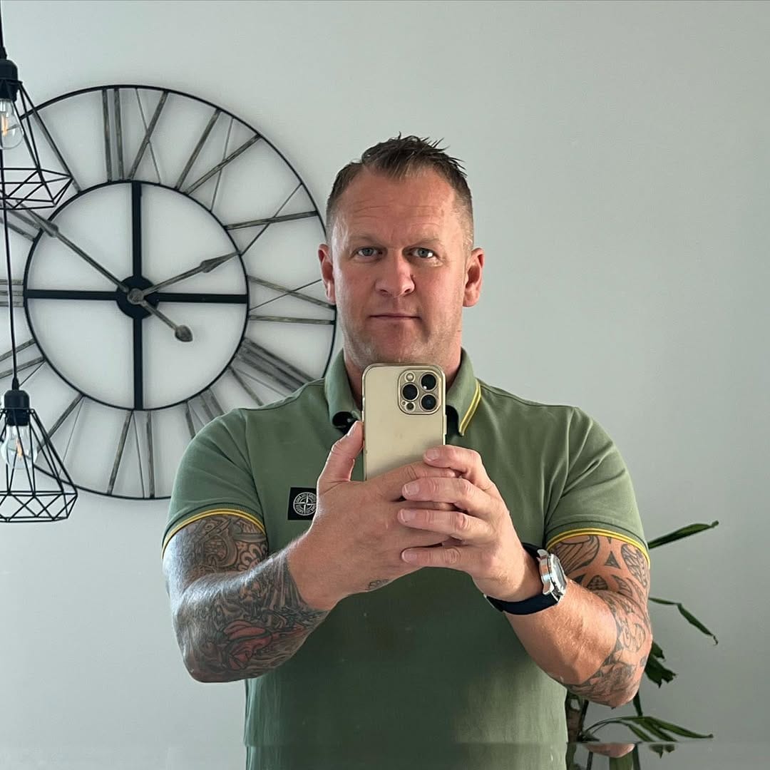 Post 10 by Lee willis on Instagram (image)