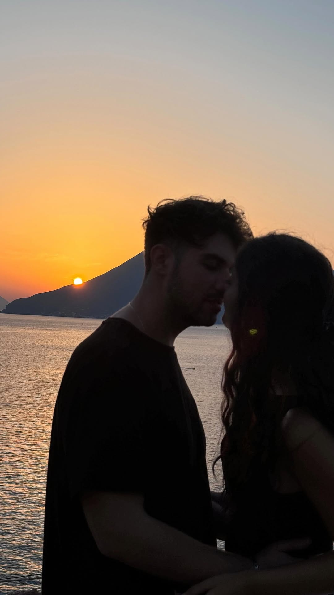 Post 8 by 𝑪𝑨𝑹𝑴𝑬𝑳𝑶 𝑴𝑨𝑮𝑹𝑶 • on Instagram (video)