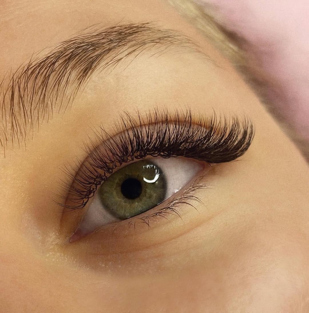 Post 9 by Dubai Lashes Extensions 🦋 on Instagram (carousel)