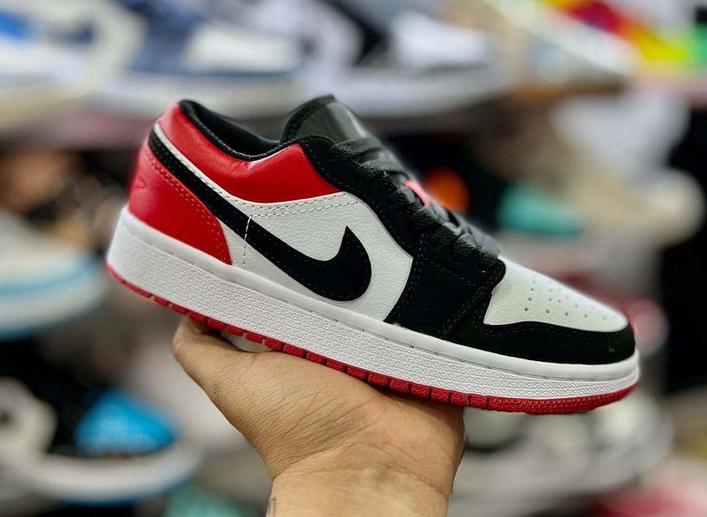 Post 5 by StyleShoes on Instagram (image)