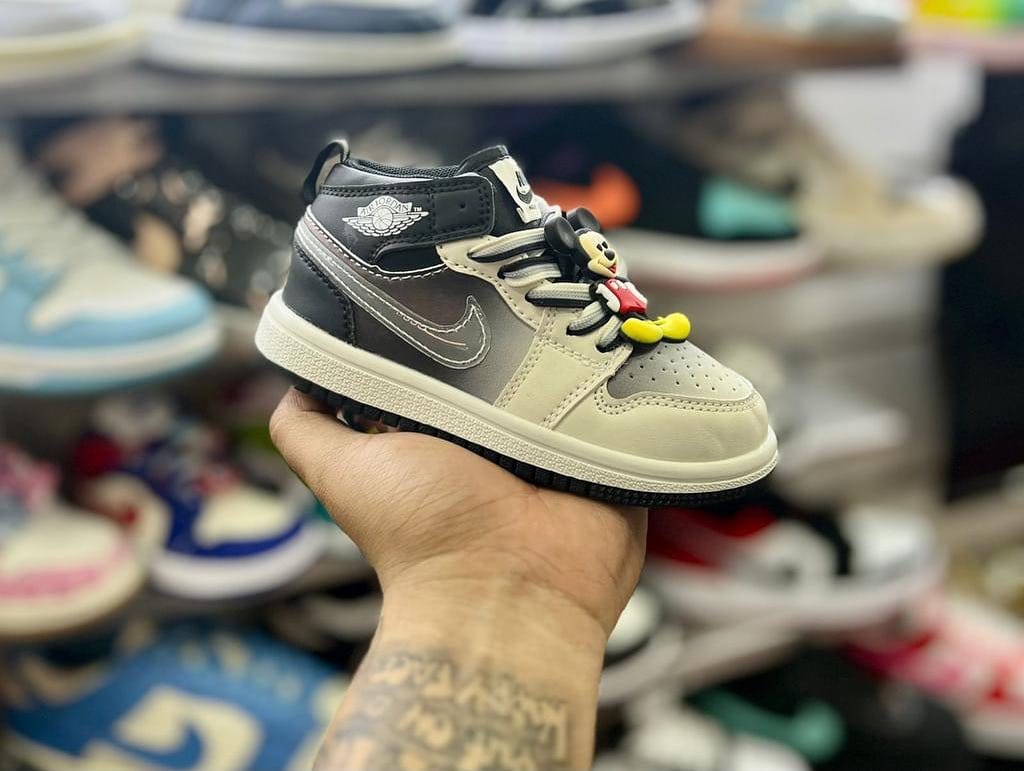 Post 9 by StyleShoes on Instagram (image)