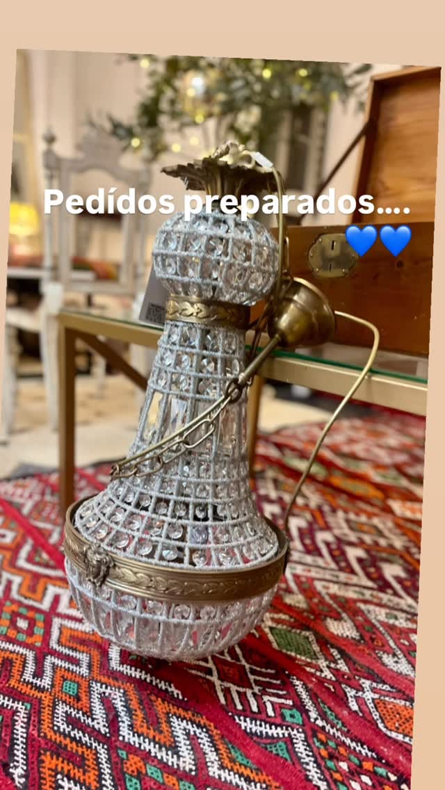 Post 10 by Amparo Garrido Decoración on Instagram (video)