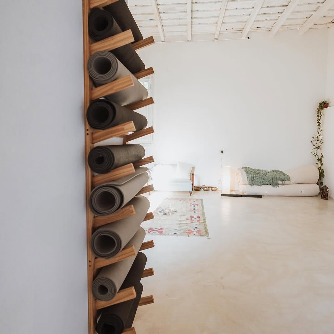 Post 10 by NIKETAN - Escuela de Yoga y Masaje Tailandés en Buenos Aires. on Instagram (carousel)