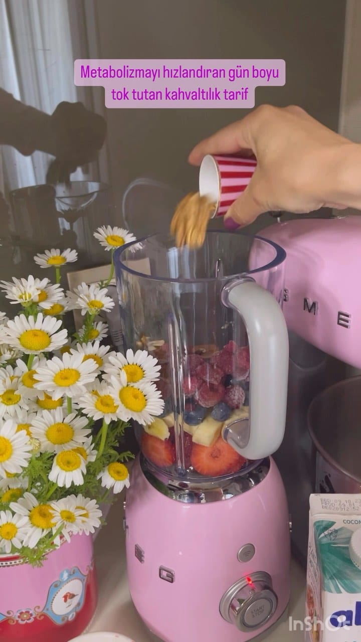 Post 10 by Elena Corazon on Instagram (video)
