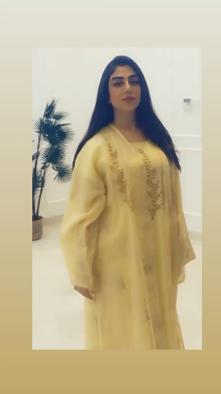 Post 10 by EB_couture on Instagram (video)