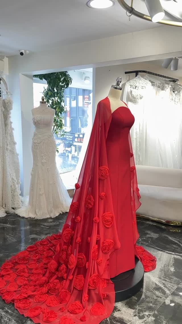 Post 1 by White House by Özge Yılmaz | GELİNLİK | WEDDING DRESS on Instagram (video)