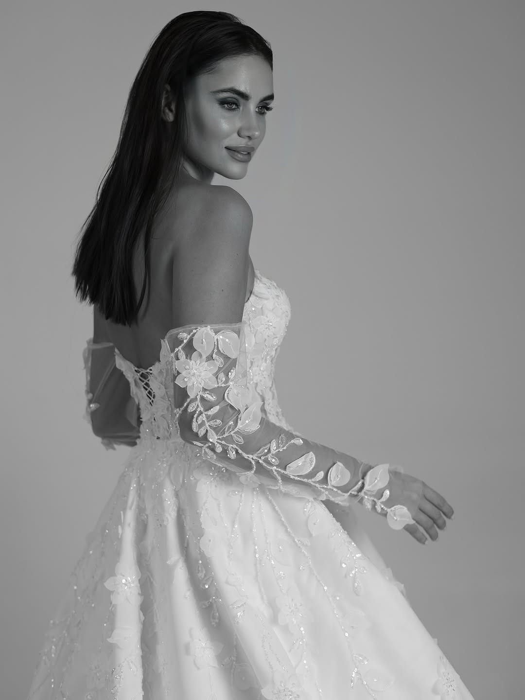 Post 7 by White House by Özge Yılmaz | GELİNLİK | WEDDING DRESS on Instagram (carousel)