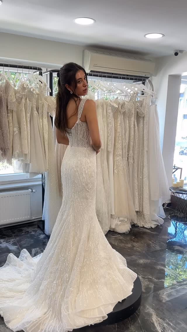 Post 6 by White House by Özge Yılmaz | GELİNLİK | WEDDING DRESS on Instagram (video)