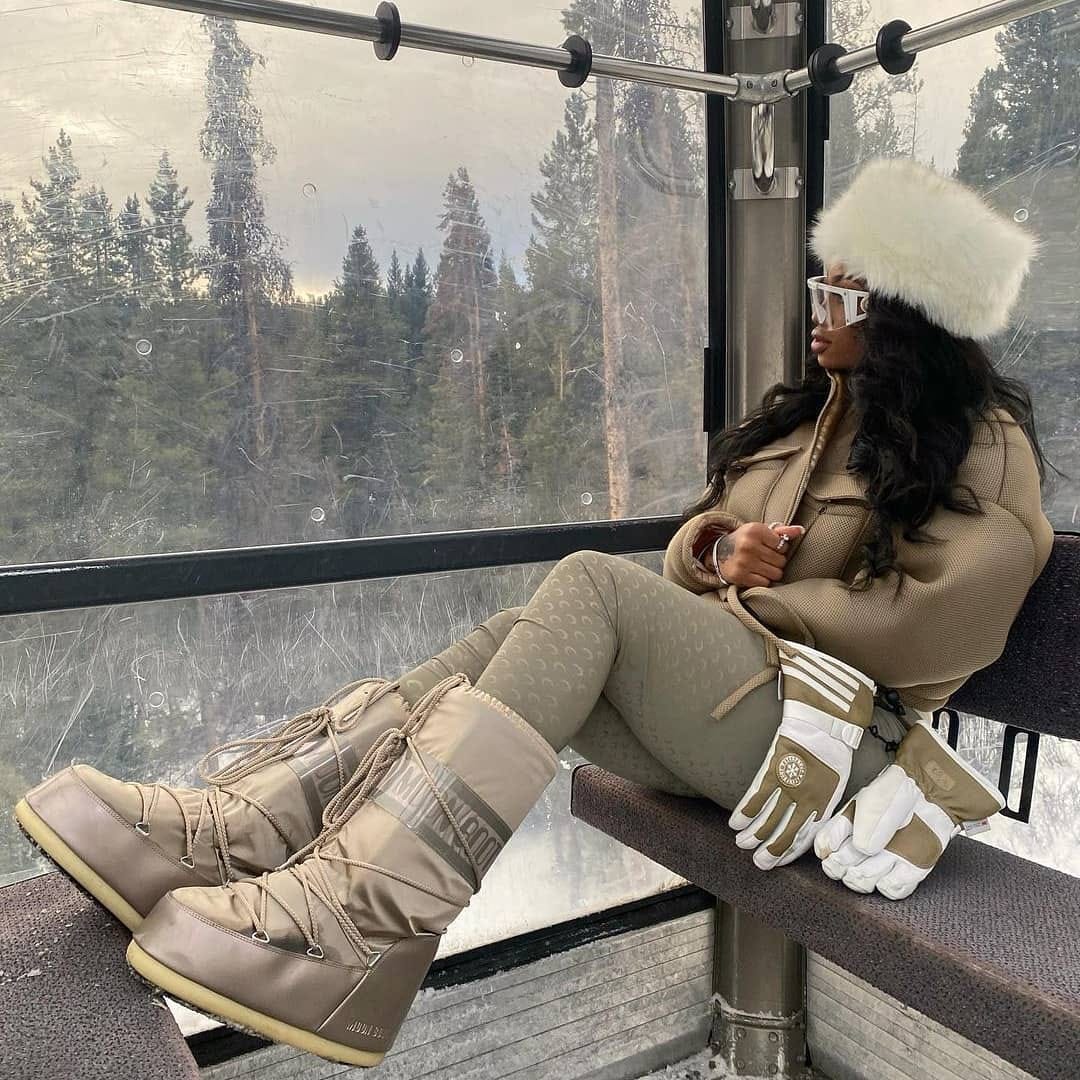 Post 4 by Lookbook on Instagram (image)