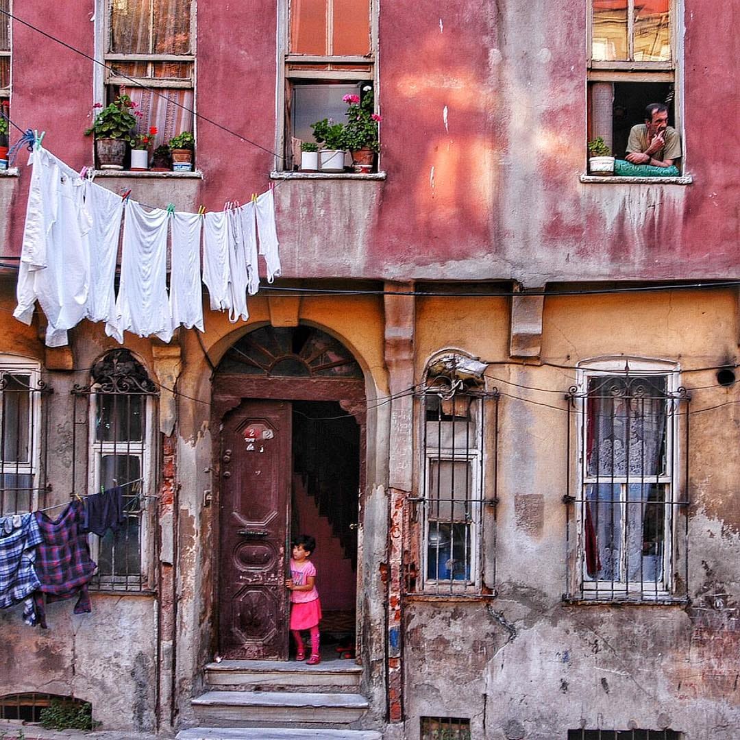 Post 10 by mali özyön on Instagram (image)