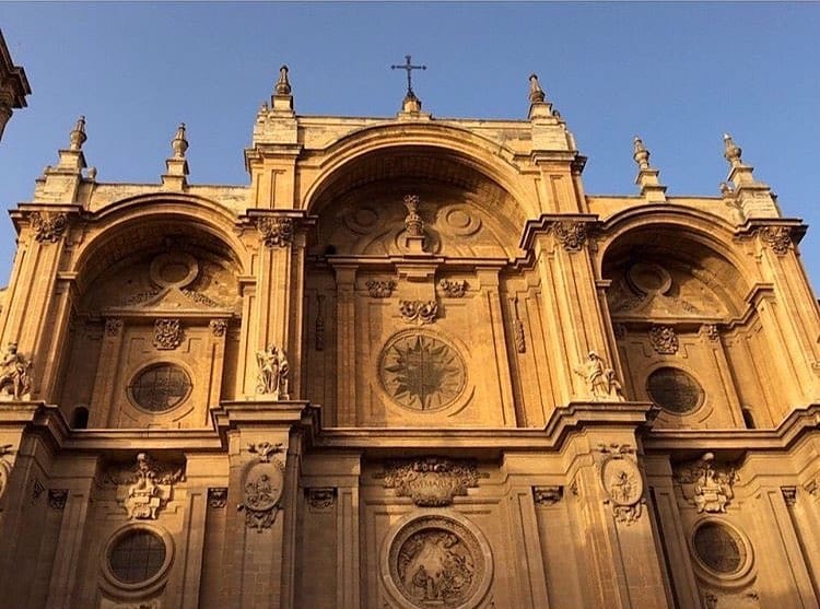 Post 9 by @granadalov on Instagram (image)