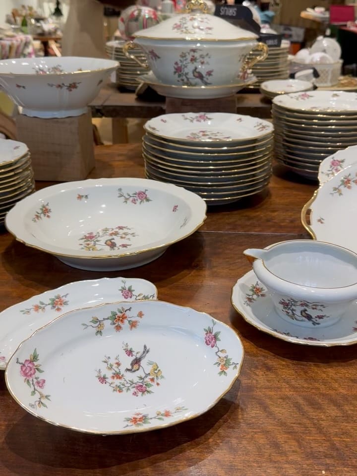 Post 2 by BROCANTE Pequeño Comercio on Instagram (carousel)