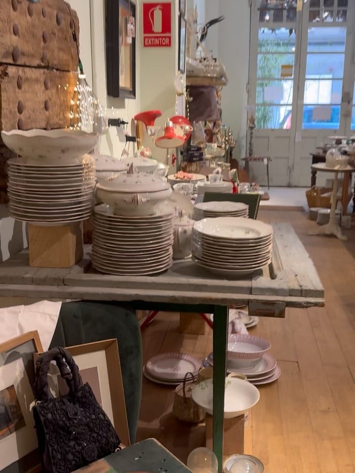 Post 8 by BROCANTE Pequeño Comercio on Instagram (carousel)