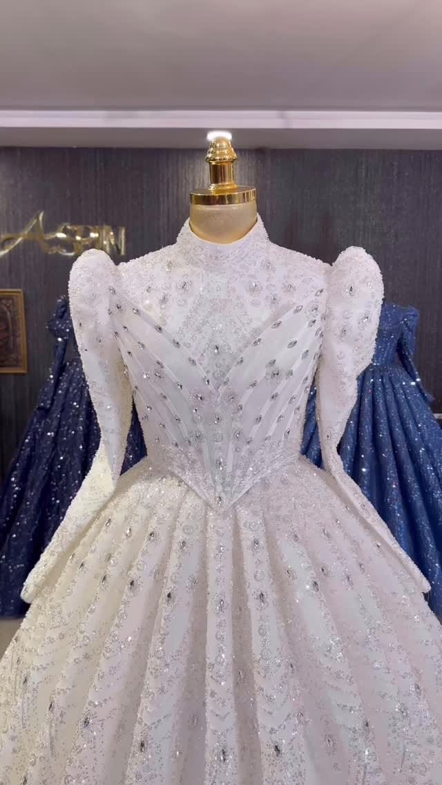 Post 1 by ASRIN MODA SHOWROOM on Instagram (video)