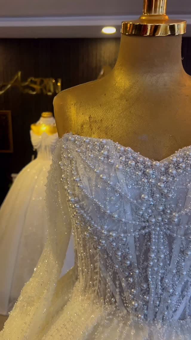 Post 4 by ASRIN MODA SHOWROOM on Instagram (video)