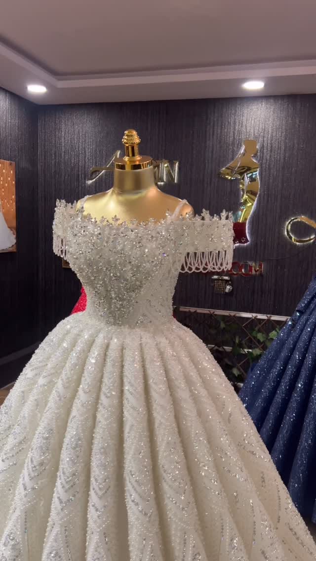 Post 5 by ASRIN MODA SHOWROOM on Instagram (video)