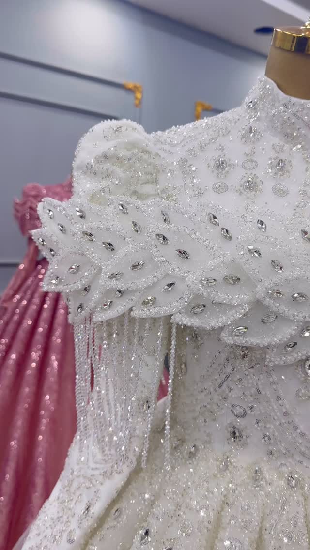 Post 3 by ASRIN MODA SHOWROOM on Instagram (video)