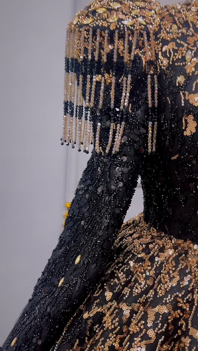 Post 7 by ASRIN MODA SHOWROOM on Instagram (video)