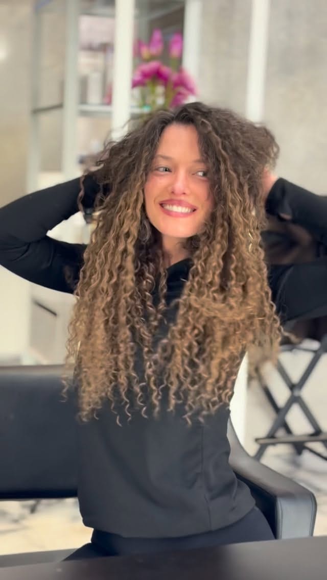 Post 2 by 𝐌𝐚𝐥𝐢 𝐎̈𝐳𝐠𝐮̈𝐥 on Instagram (video)