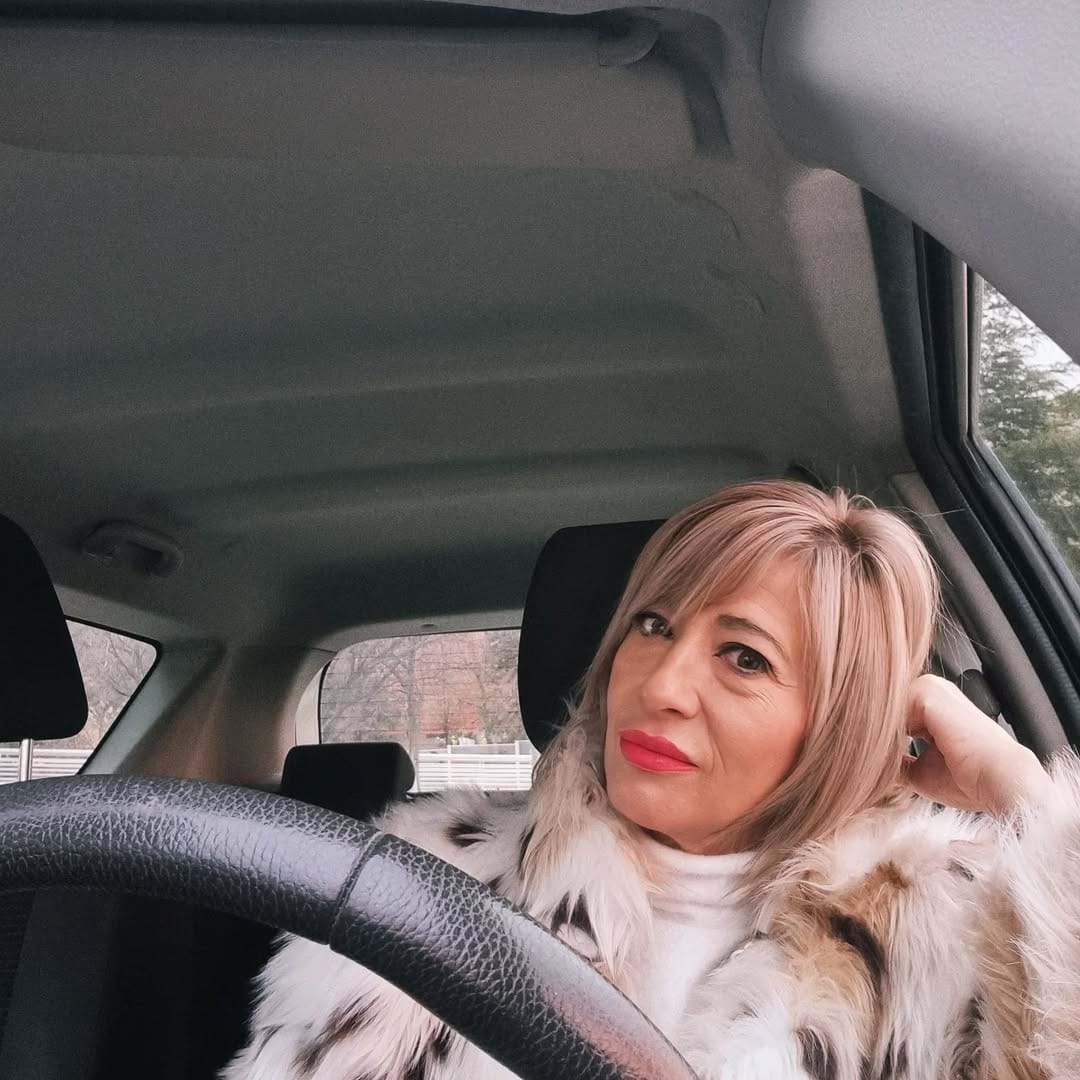 Post 7 by Eva Marcos on Instagram (image)
