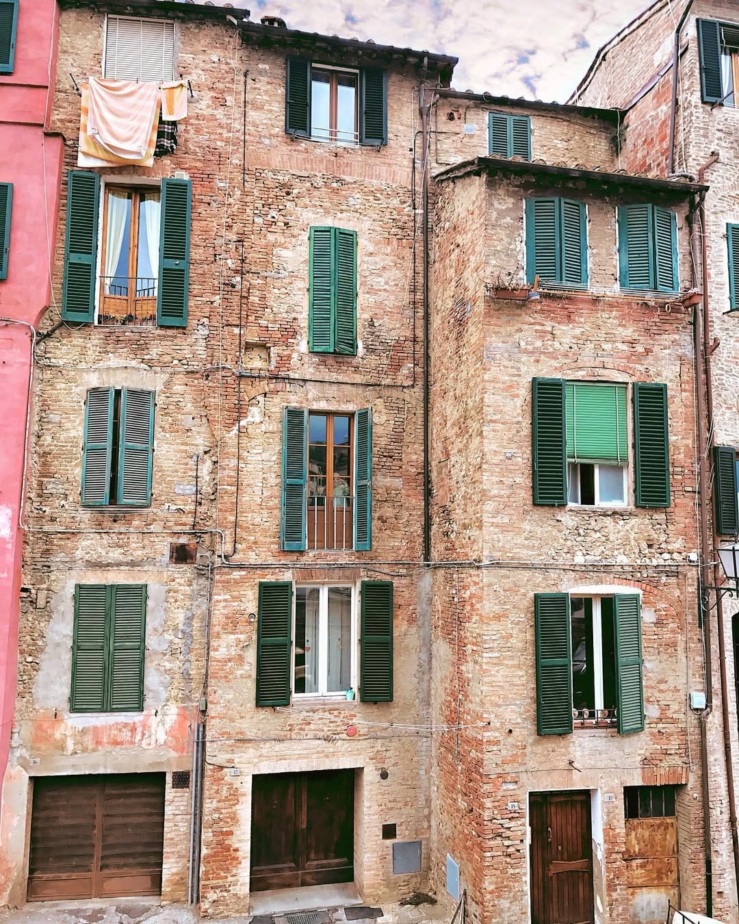Post 8 by Yeliz on Instagram (image)