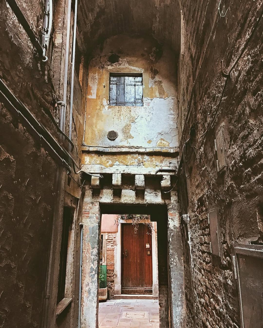 Post 5 by Yeliz on Instagram (image)