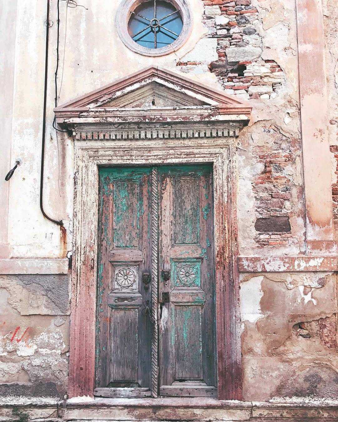 Post 9 by Yeliz on Instagram (image)