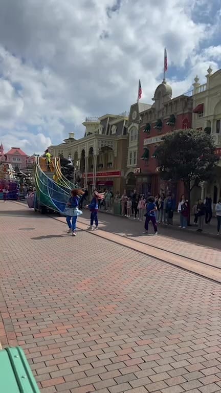 Post 4 by Paris Rehberim on Instagram (video)