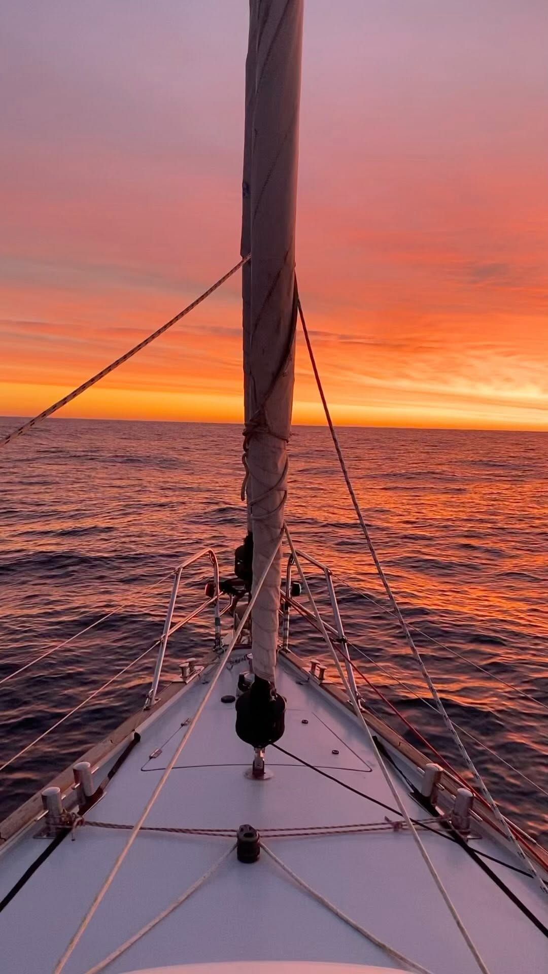 Post 9 by Jan & Jessie | TRAVEL ⛵️🌎💫 on Instagram (video)