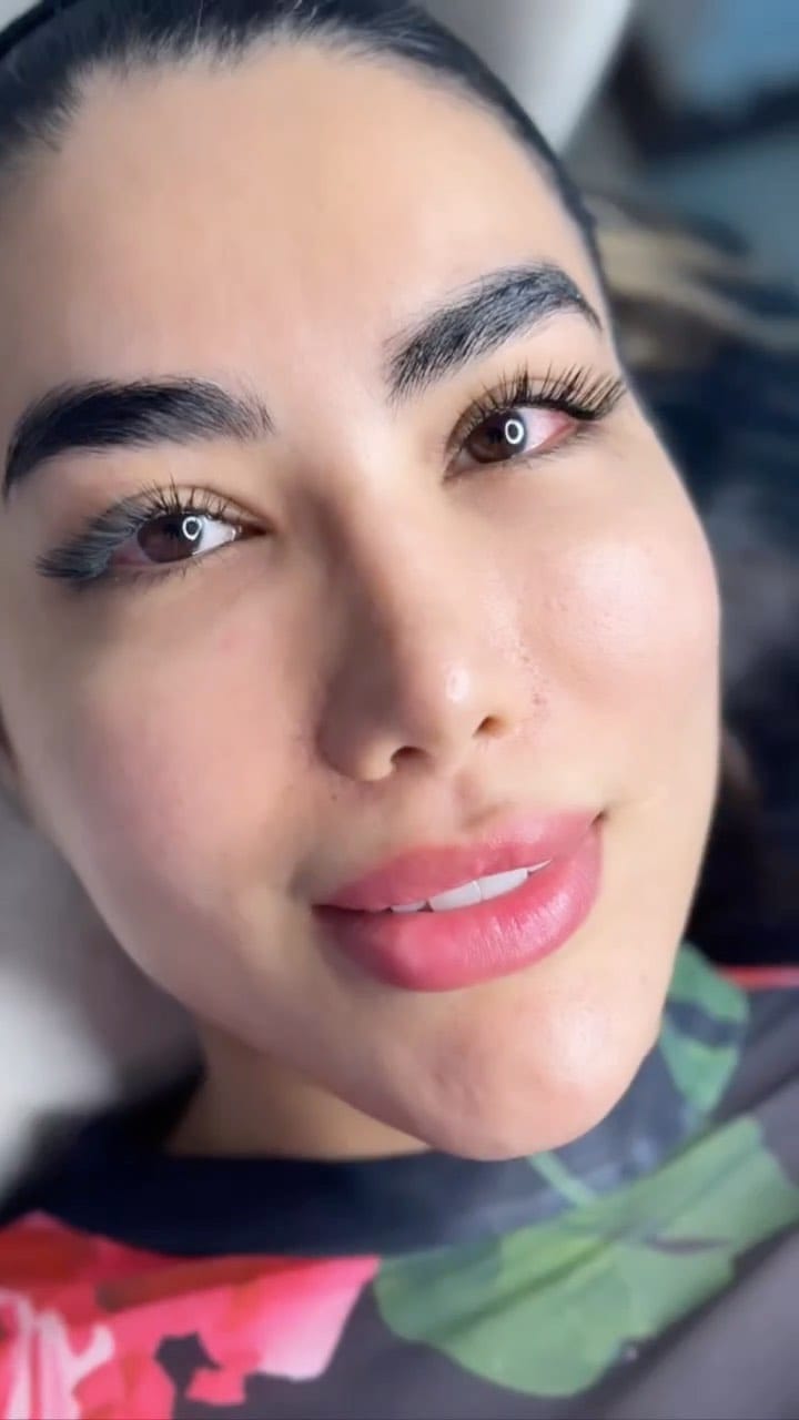 Post 8 by dubai eyelash extension on Instagram (video)
