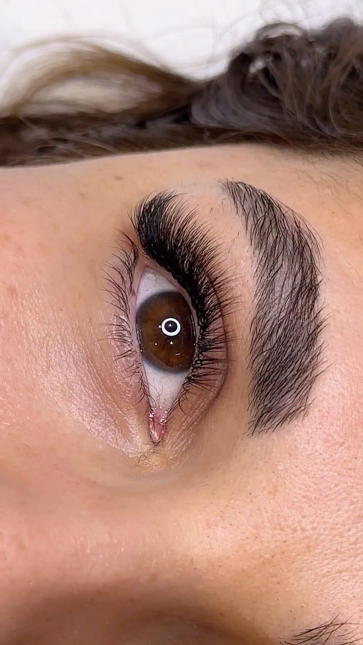 Post 4 by dubai eyelash extension on Instagram (video)