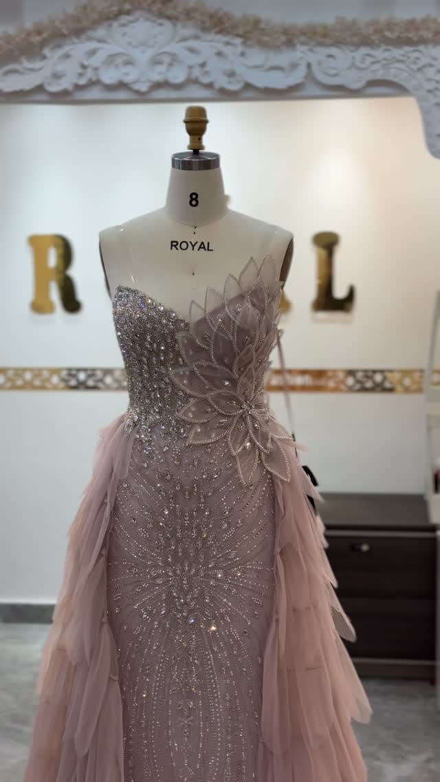 Post 1 by ROYAL COLLECTION on Instagram (video)