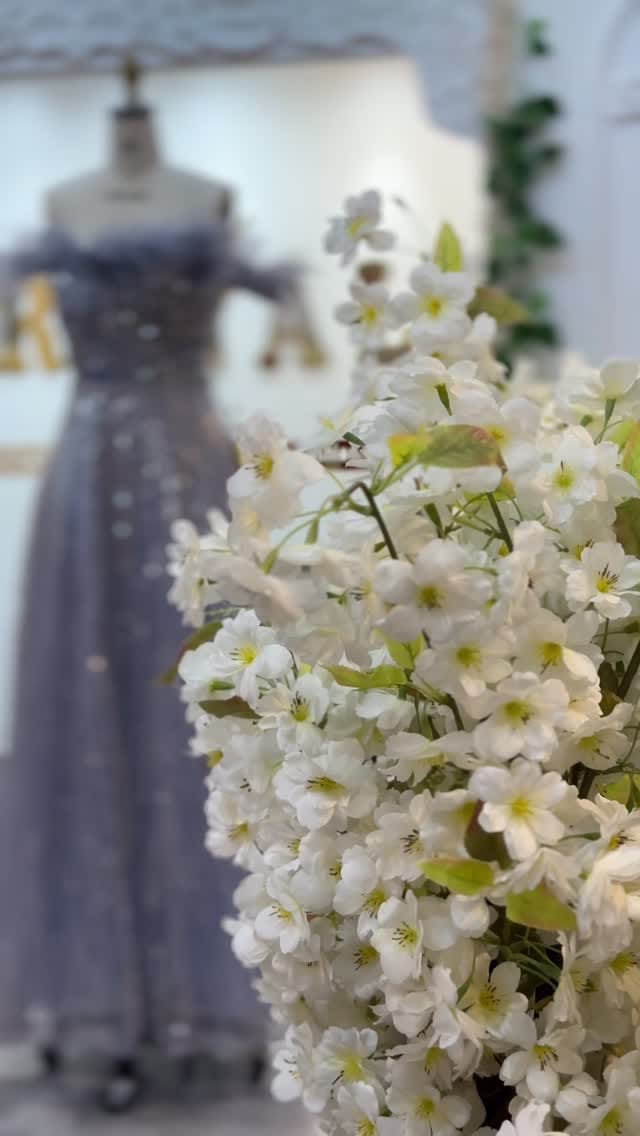 Post 5 by ROYAL COLLECTION on Instagram (video)