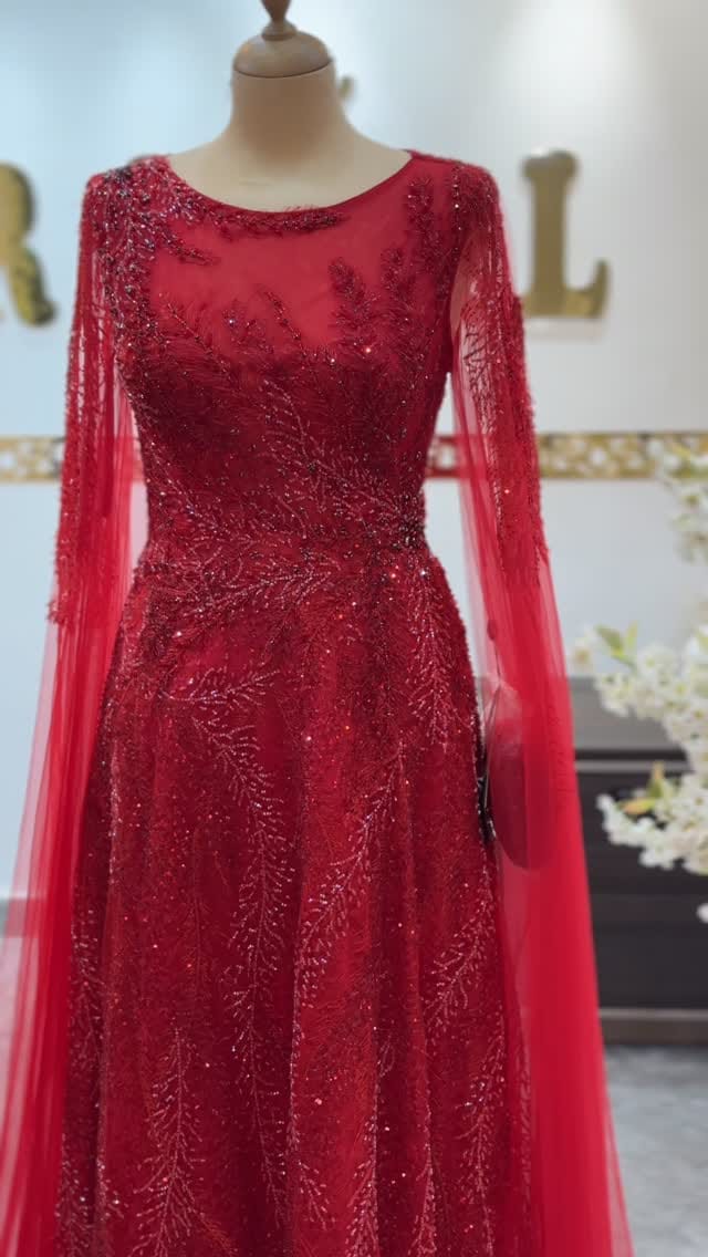 Post 6 by ROYAL COLLECTION on Instagram (video)