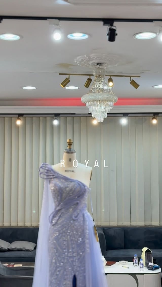 Post 3 by ROYAL COLLECTION on Instagram (video)
