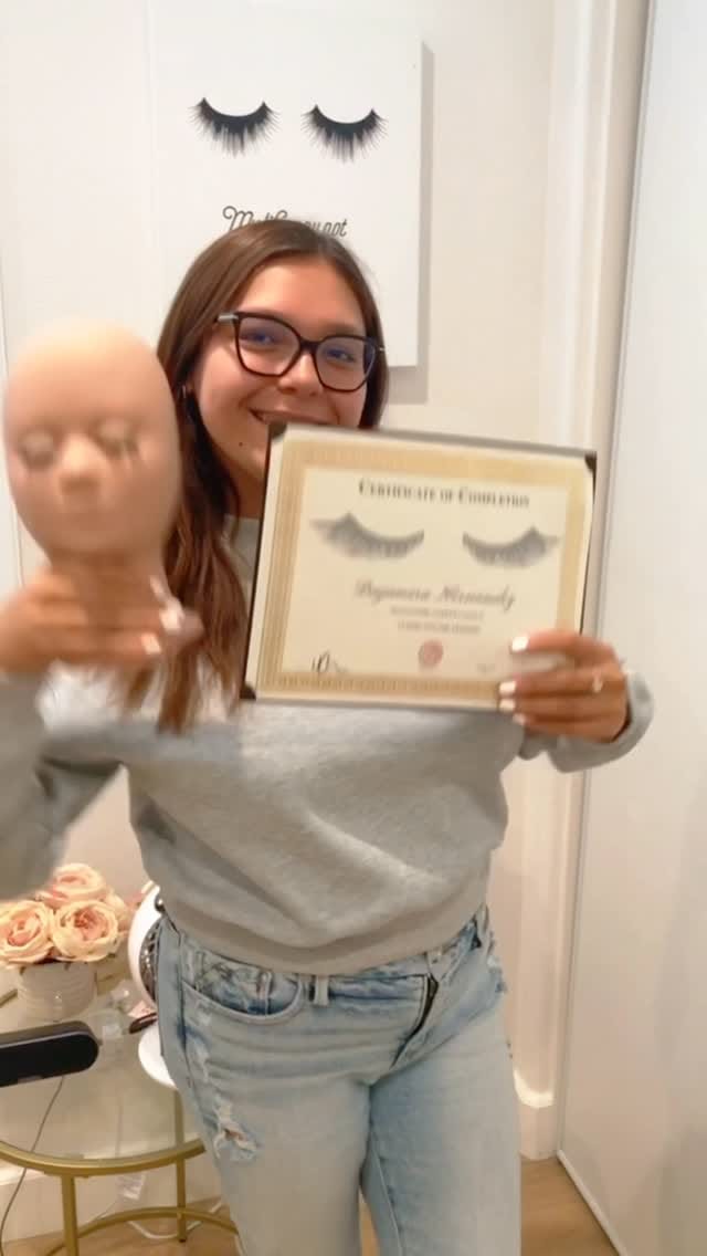 Post 2 by Lashes by Yadi on Instagram (video)