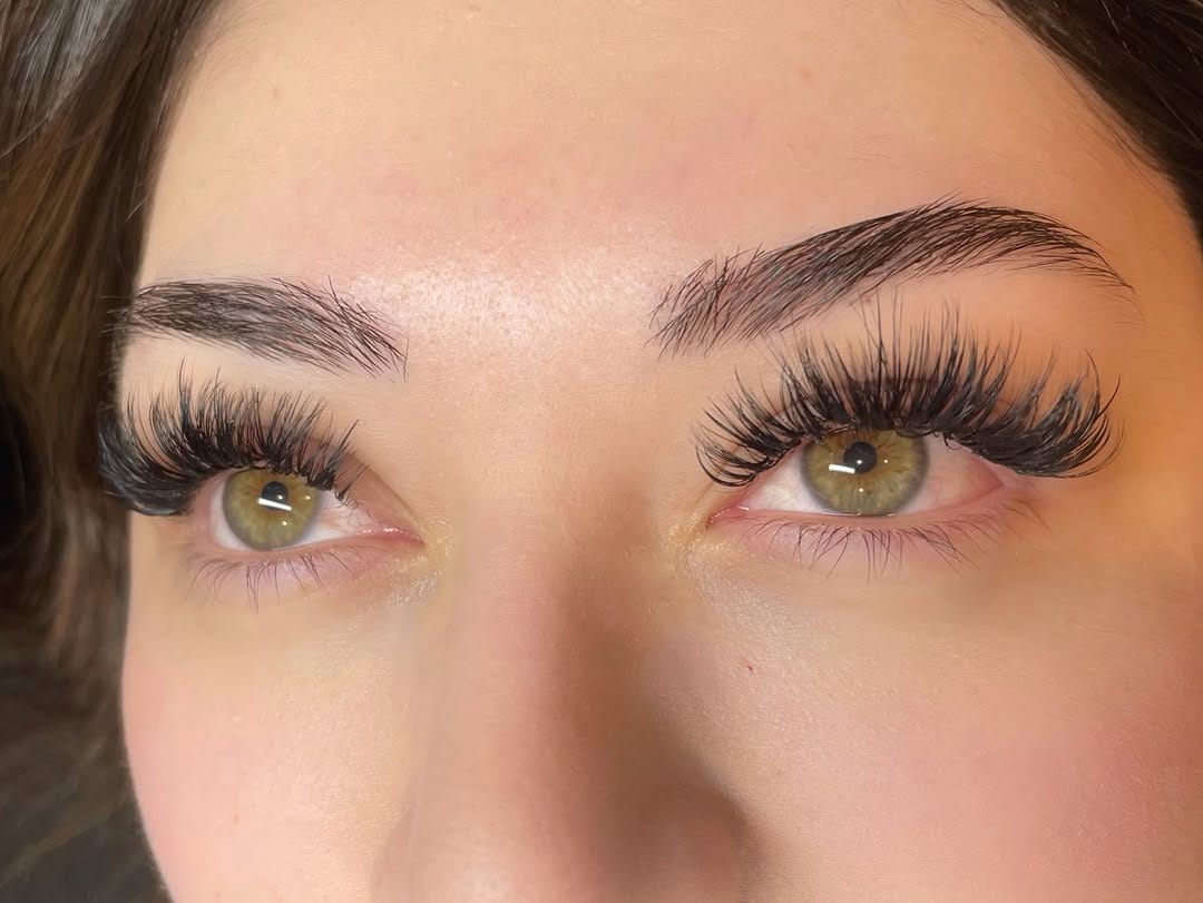 Post 8 by Lashes by Yadi on Instagram (carousel)