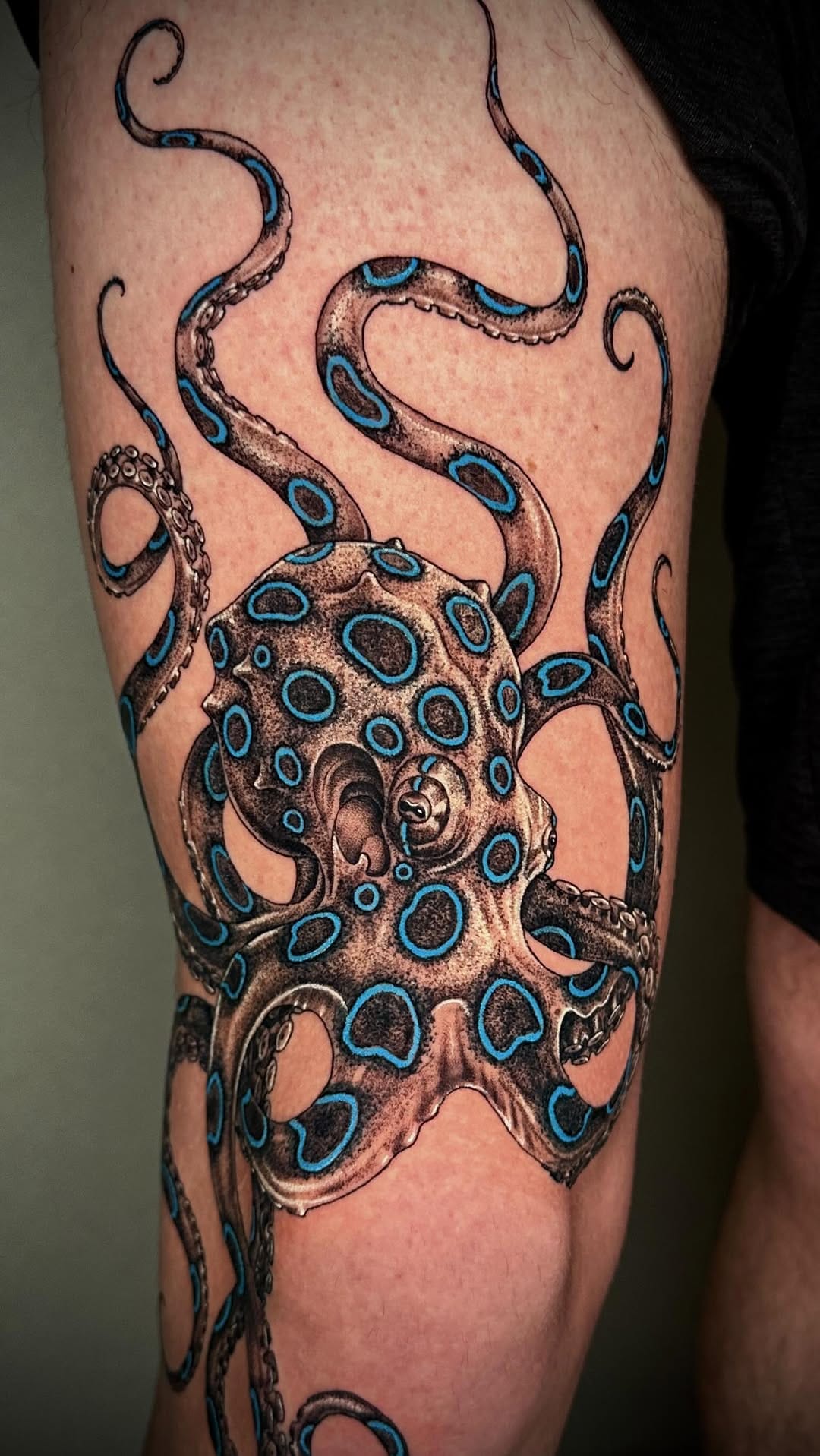 Post 9 by 올데이타투(ALLDAY TATTOO) on Instagram (video)