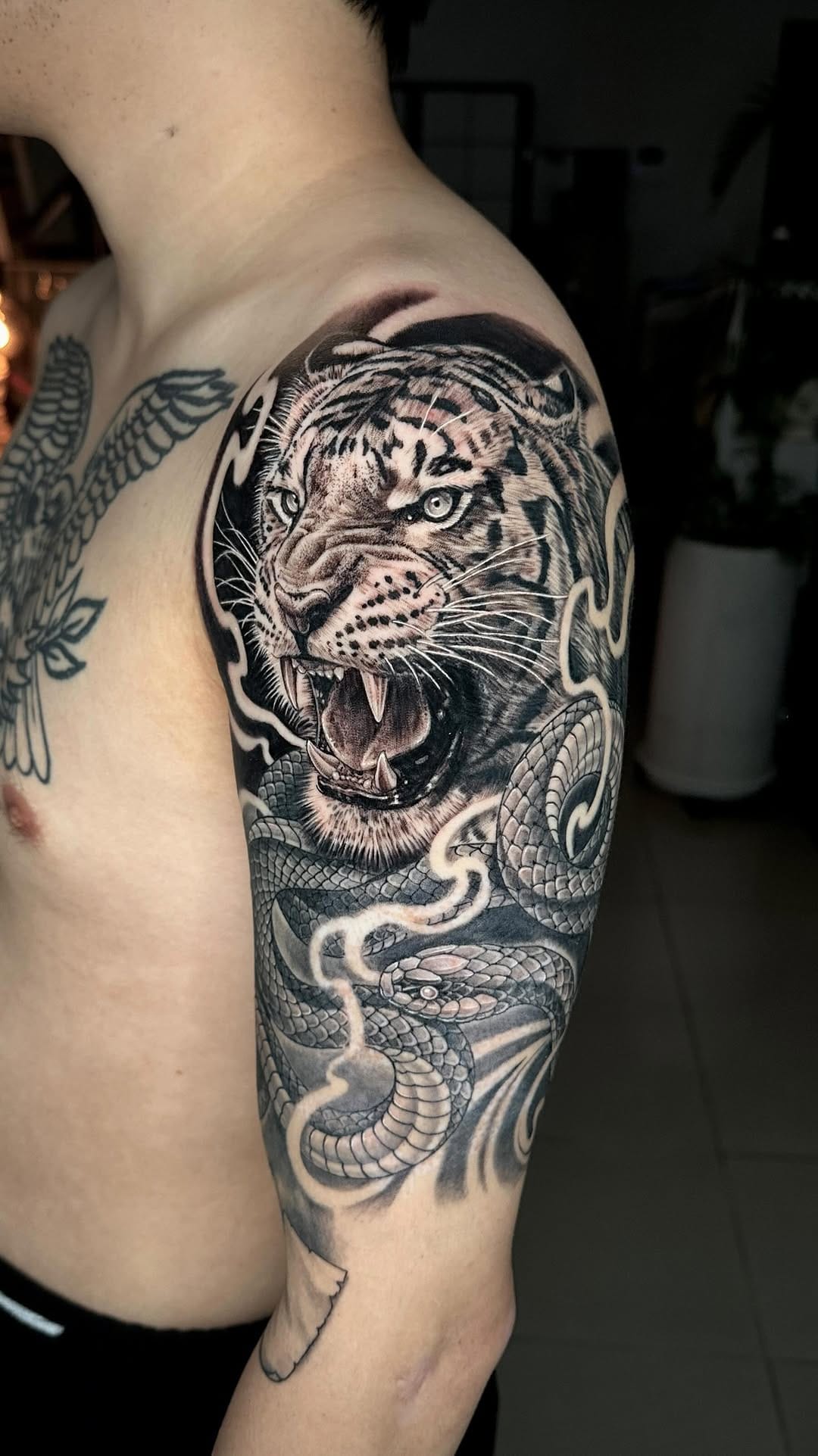 Post 7 by 올데이타투(ALLDAY TATTOO) on Instagram (video)