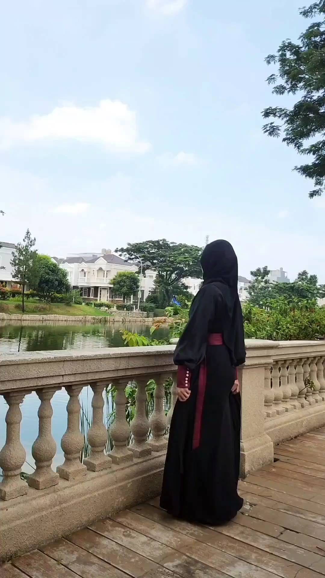Post 2 by Anggun dengan Pakaian Syari on Instagram (video)