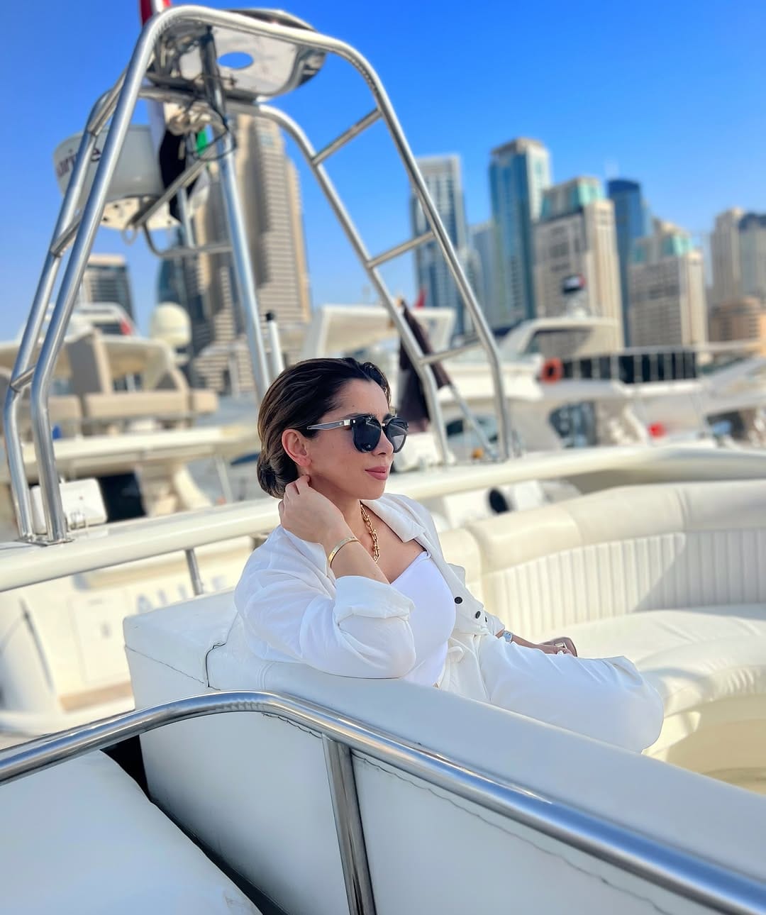 Post 3 by 𝙐𝘼𝙀 𝘿𝙐𝘽𝘼𝙄 𝙃𝘼𝙄𝙍𝙀𝙓𝙋𝙀𝙍𝙏 on Instagram (carousel)